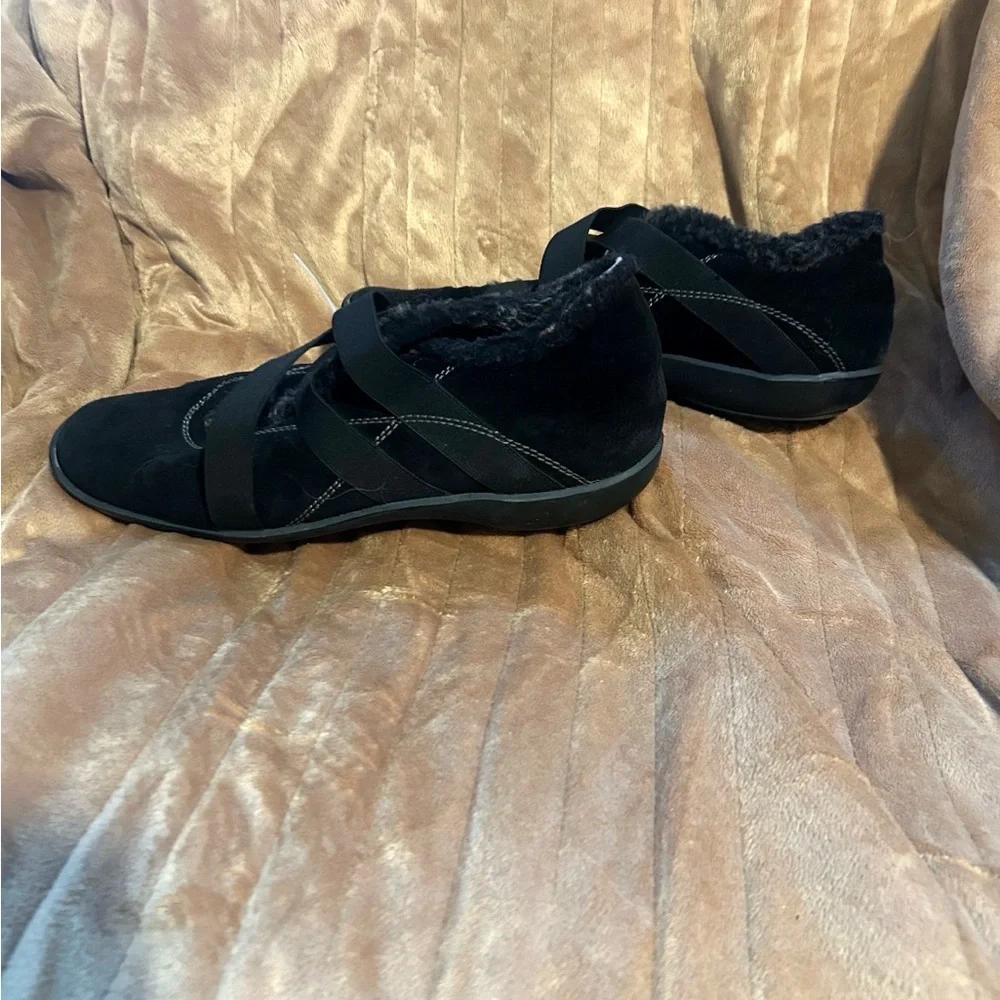 Stuart Weitzman Women's👩🏻Black Suede Fur Lined Slip On Sneakers👟Sz